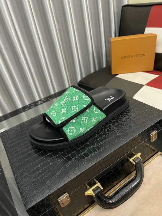 Picture of Louis Vuitton Slippers _SKULVsz38-44hnh03031048